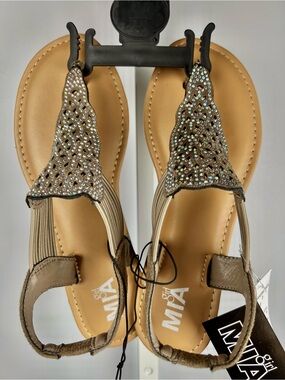 ✨ NWT Mia Girl Selinia Taupe Laser Cut Rhinestone Slingback Sandals Size 9